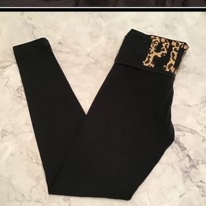 PINK VICTORIA’S SECRET black/leopard leggings XS